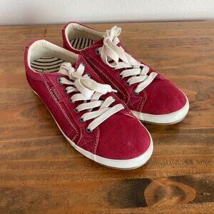 Taos Footwear Red Star Canvas Sneakers - Size 8